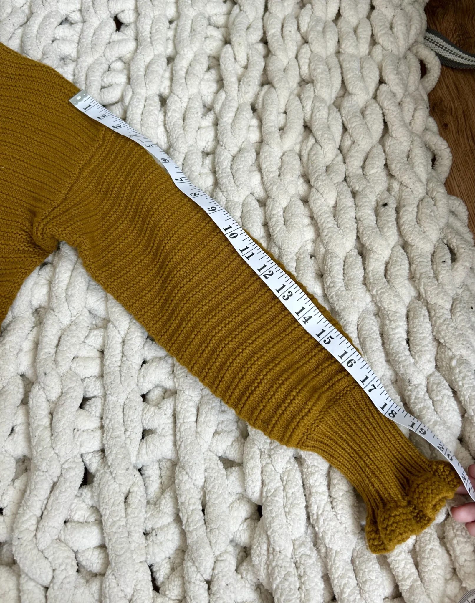 Image for Pull à col et manches volantés