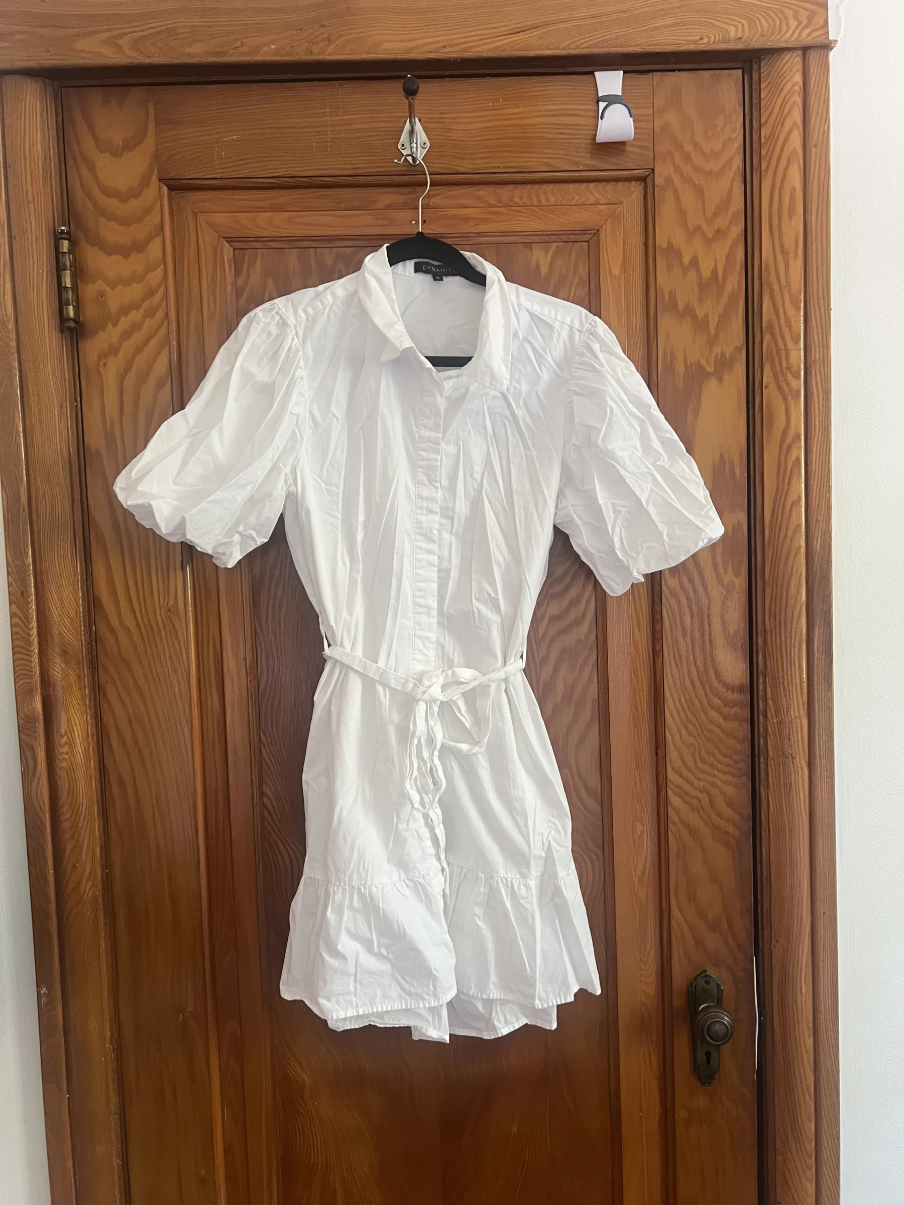 Belle robe blanche bouffante Dynamite seconde main