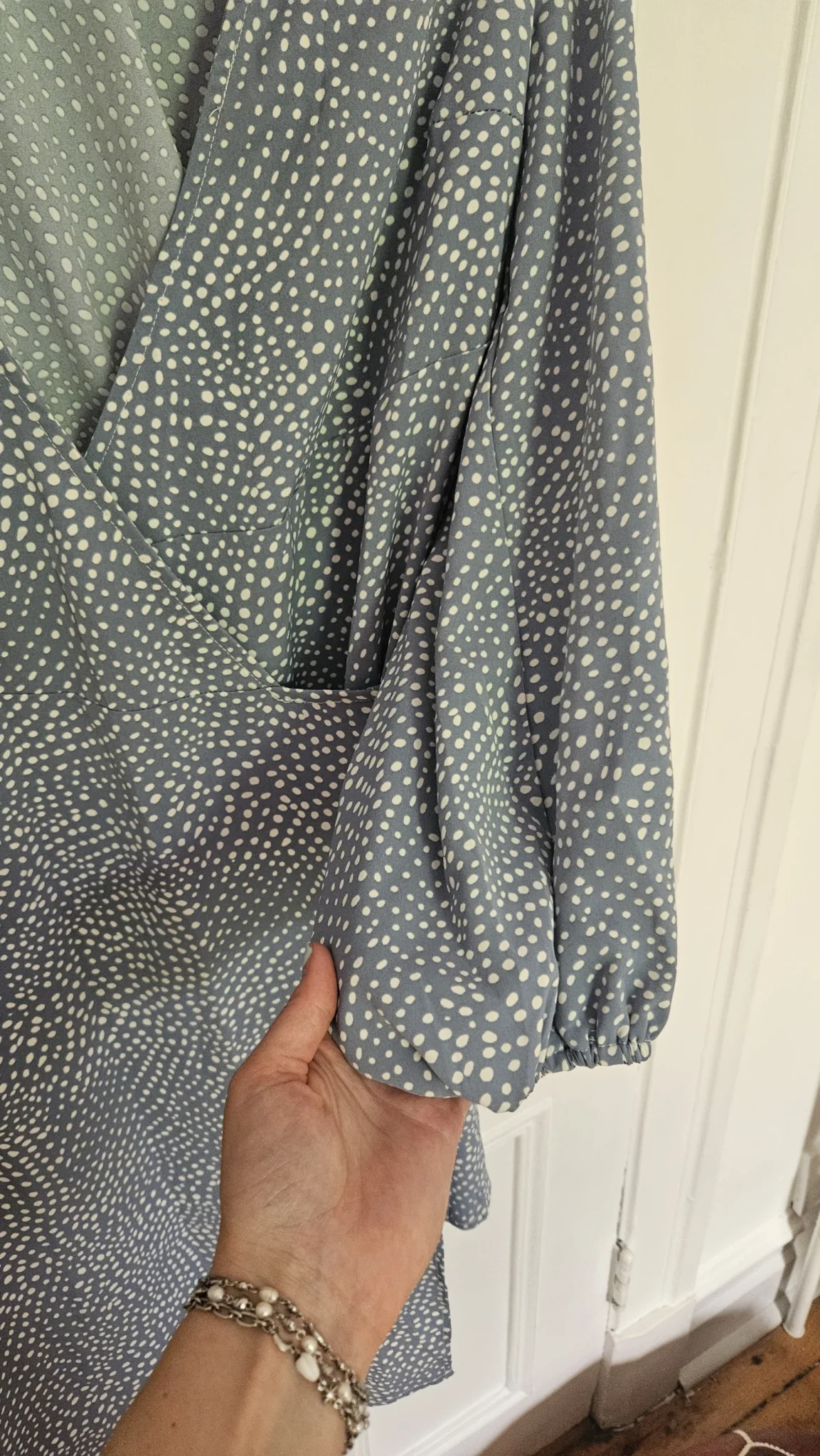 Image for Robe bleu à pois manches ballon marque ASOS Glamorous Bloom grandeur 8
