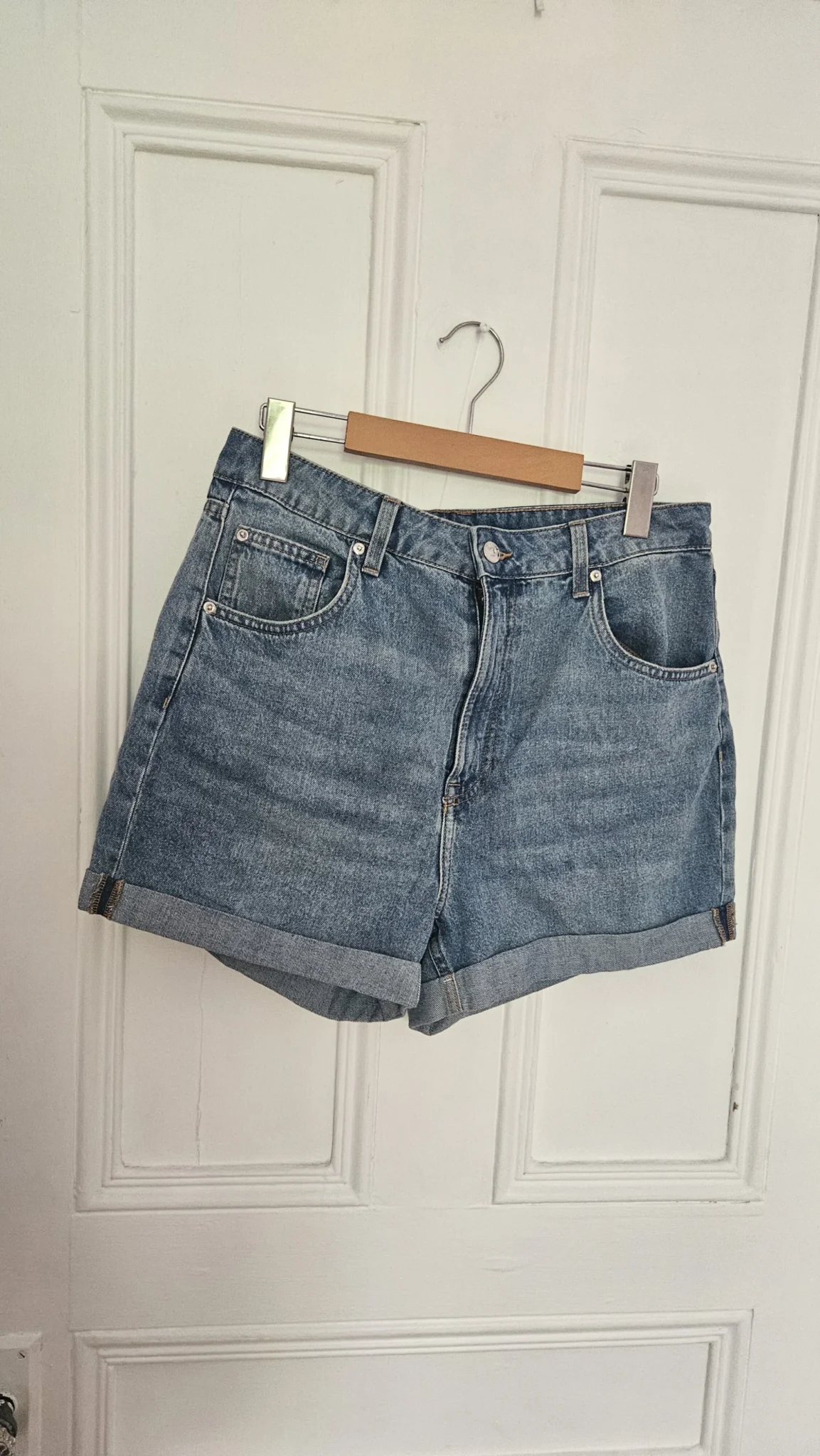 Featured image for Mom shorts en Cotton jean denim rigide taille haute marque H&M grandeur 10
