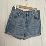 Featured thumbnail for Mom shorts en Cotton jean denim rigide taille haute marque H&M grandeur 10