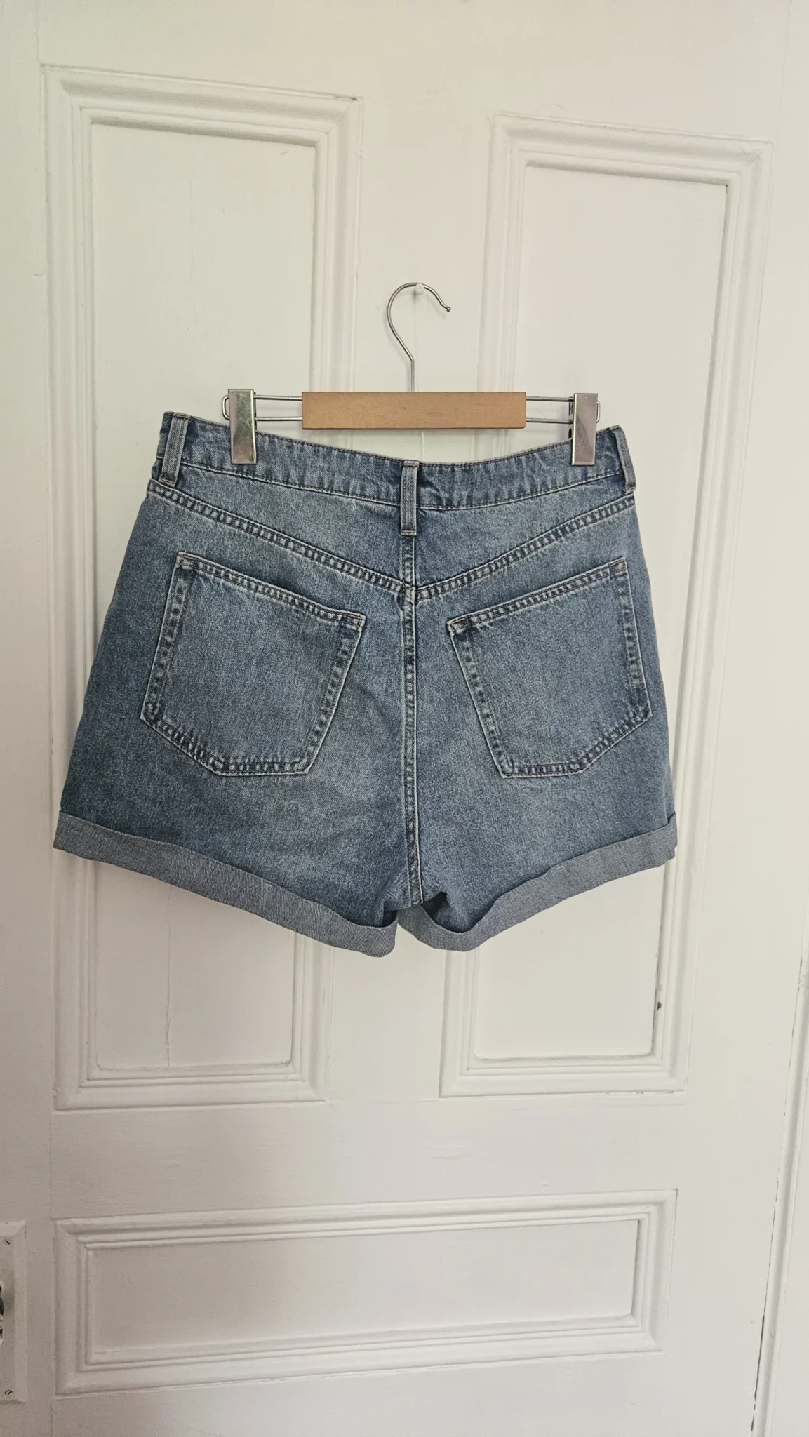Image for Mom shorts en Cotton jean denim rigide taille haute marque H&M grandeur 10