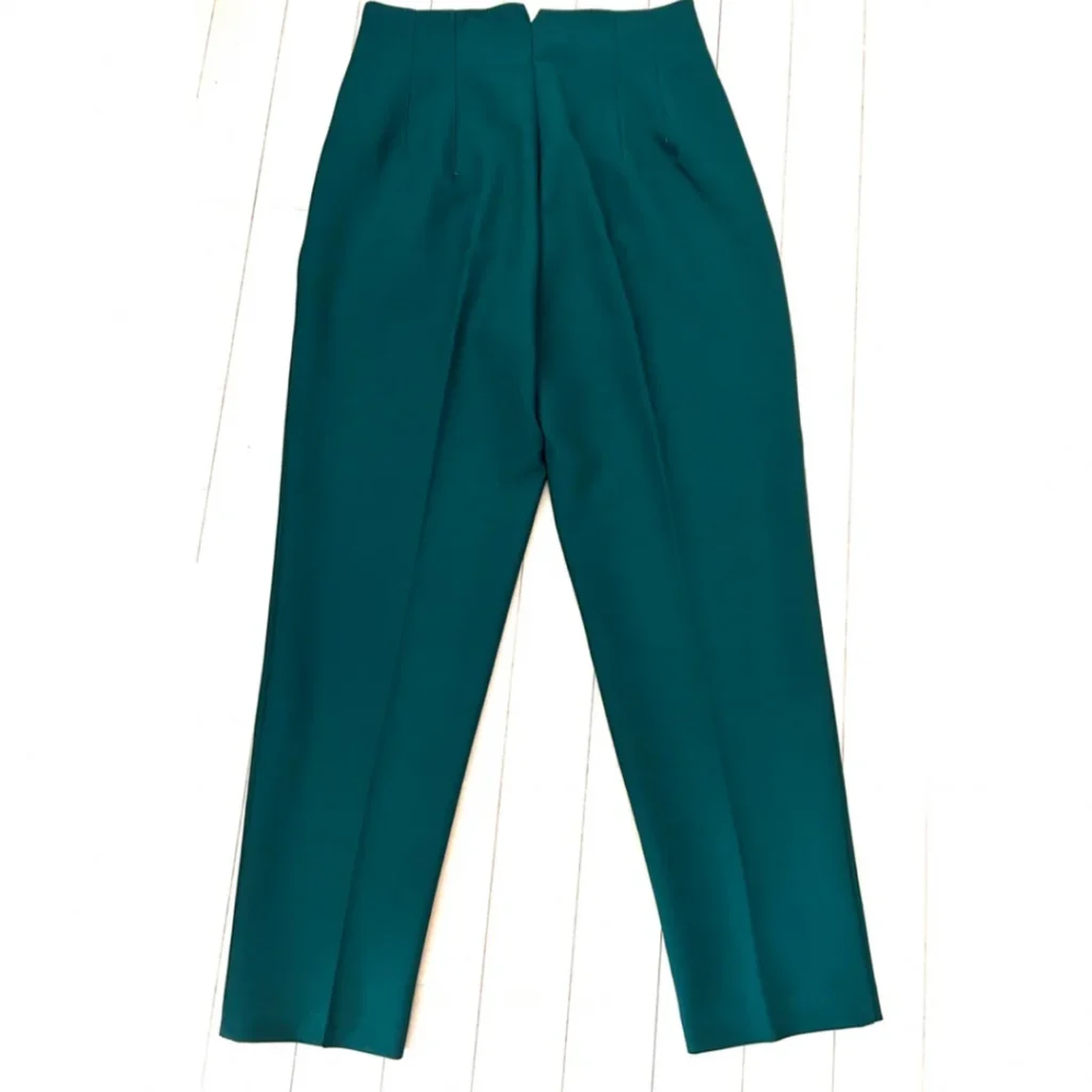 Featured image for Émeraude Pantalon taille haute Zara -Dark green Pleated Trousers