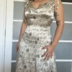 Featured thumbnail for 100% Soie! Robe Kensie taille 6 beige à motifs fleuris