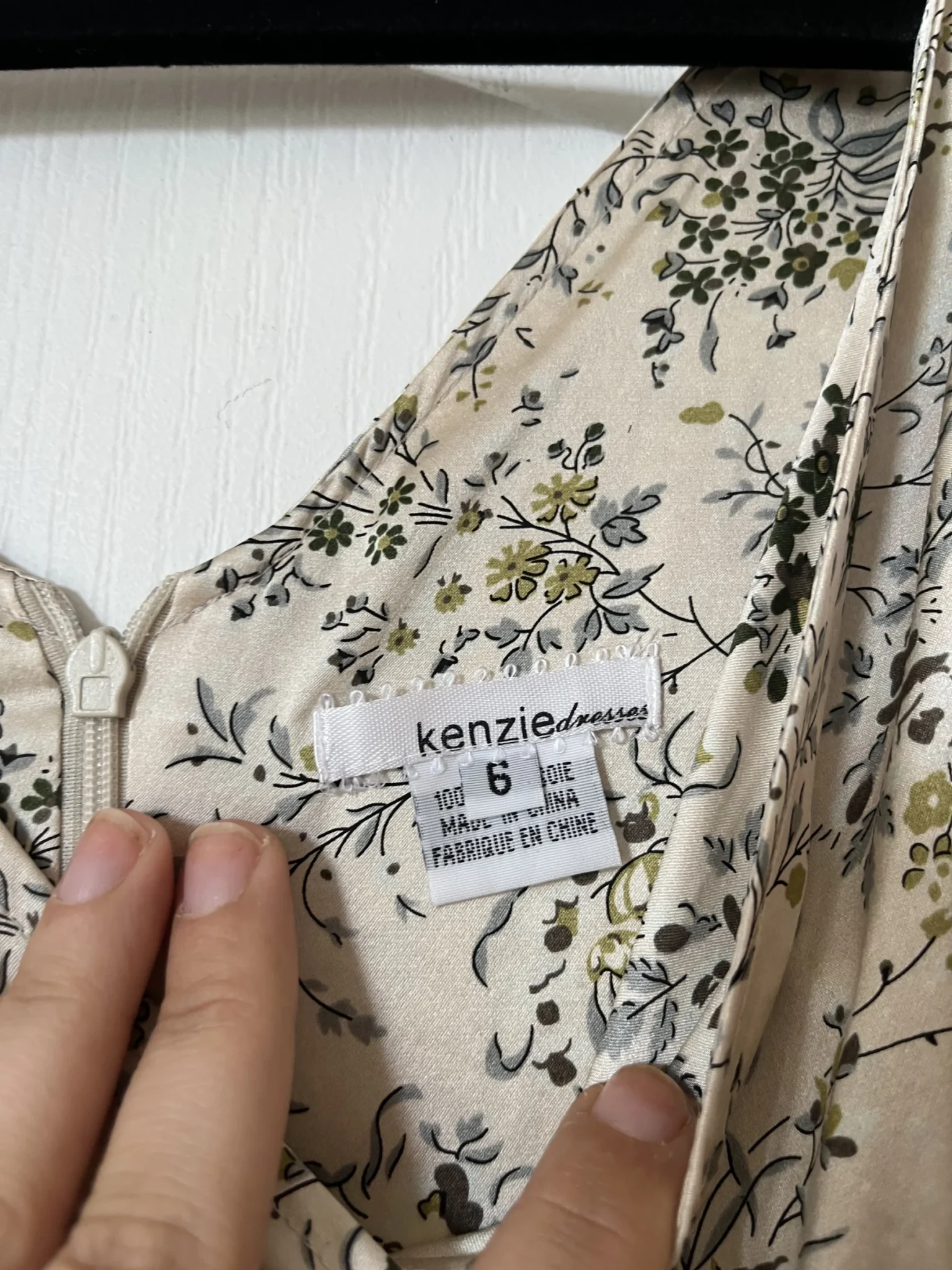 Image for 100% Soie! Robe Kensie taille 6 beige à motifs fleuris