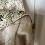 Thumbnail for 100% Soie! Robe Kensie taille 6 beige à motifs fleuris