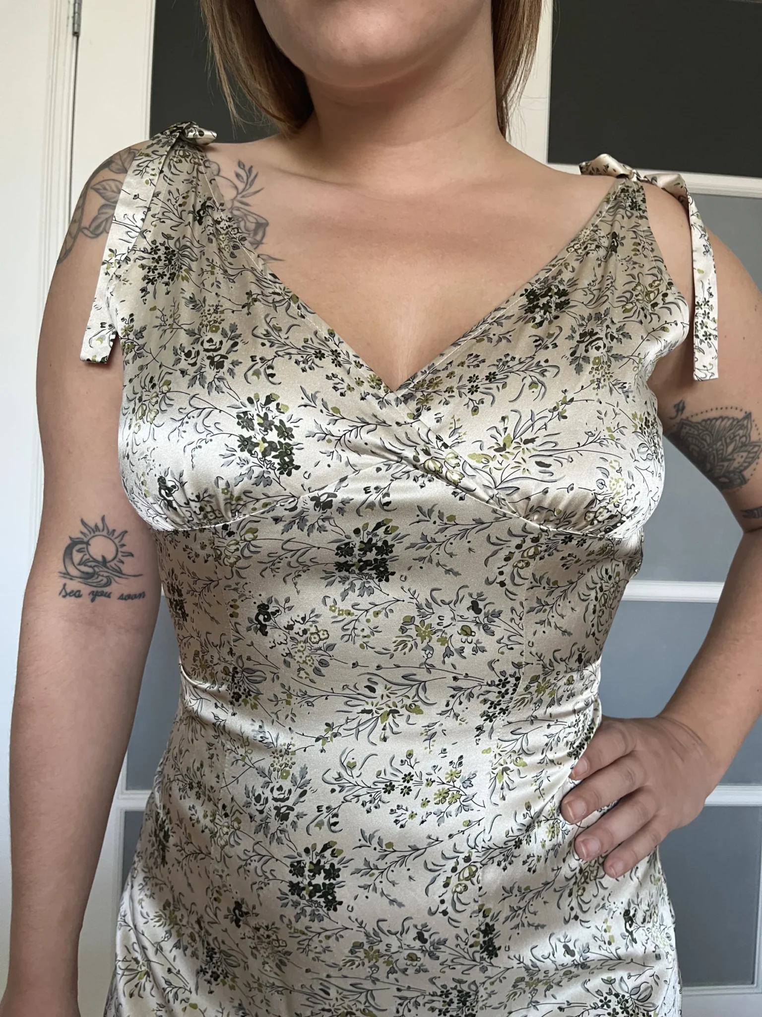 Image for 100% Soie! Robe Kensie taille 6 beige à motifs fleuris
