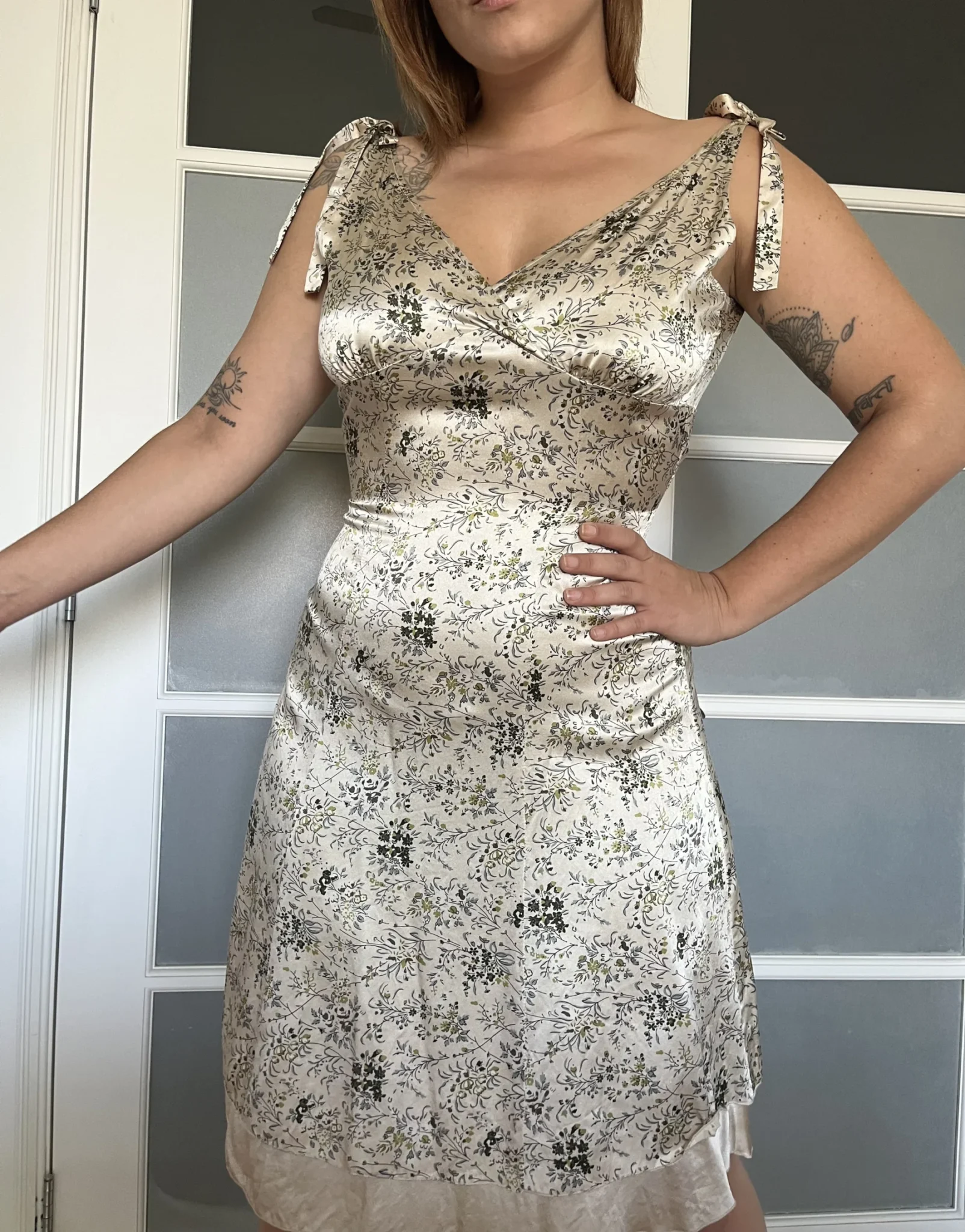 Image for 100% Soie! Robe Kensie taille 6 beige à motifs fleuris