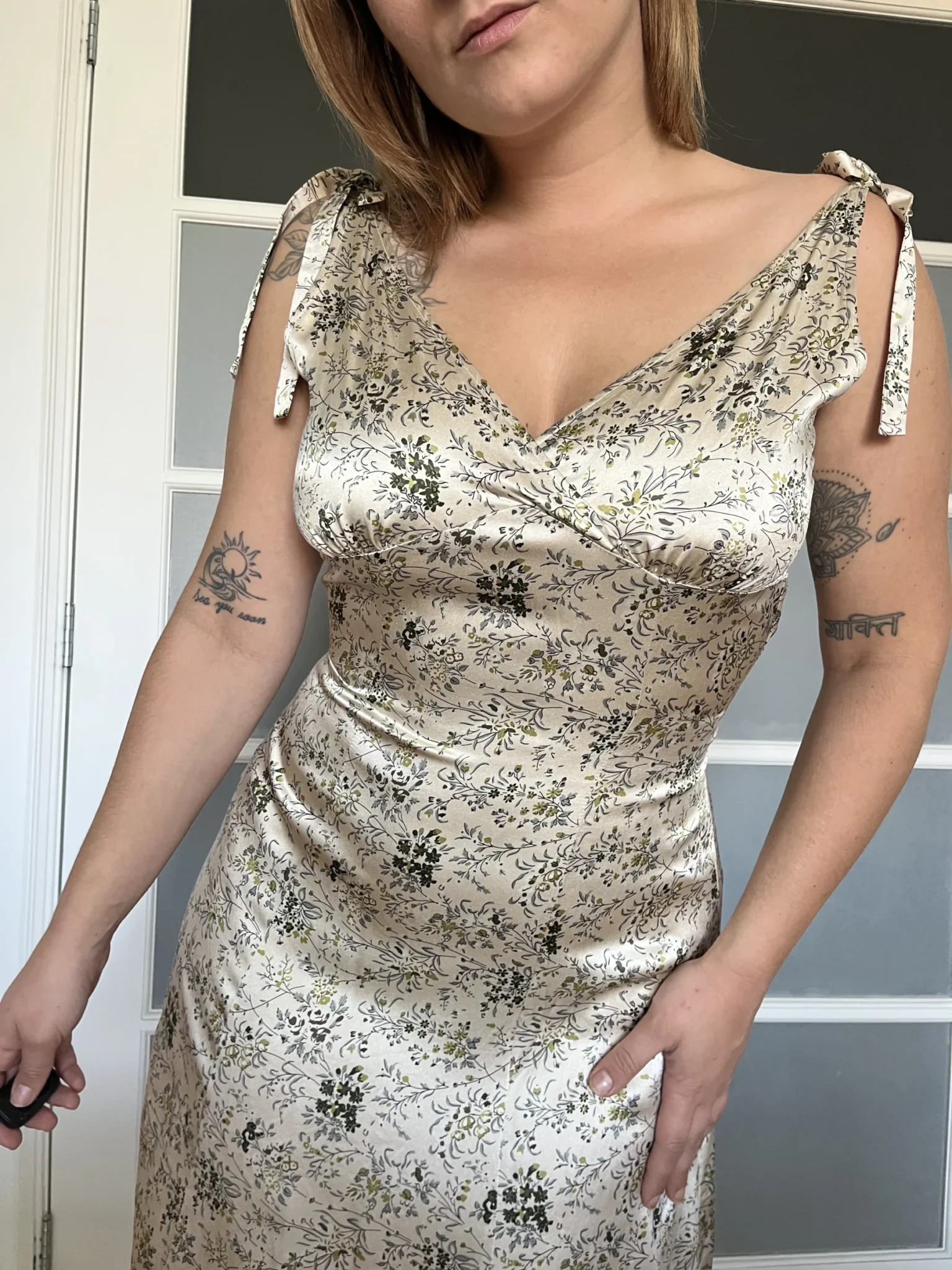 Image for 100% Soie! Robe Kensie taille 6 beige à motifs fleuris