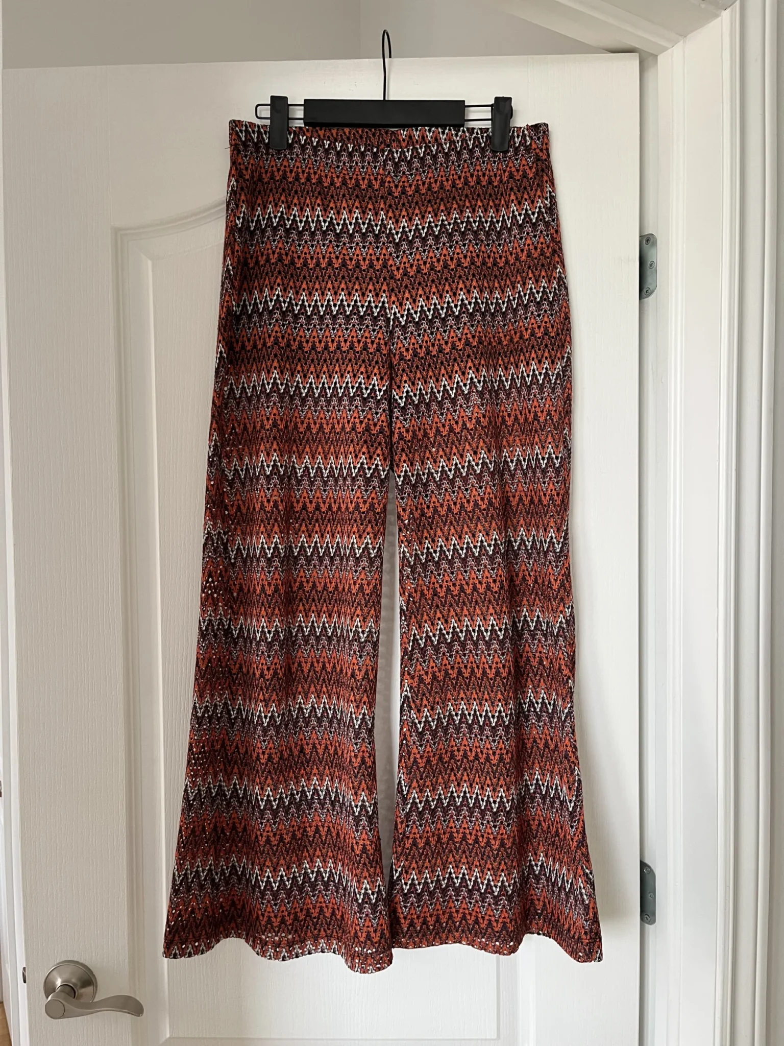 Featured image for Pantalon fluide été motif zig zag bleu et orange taille M