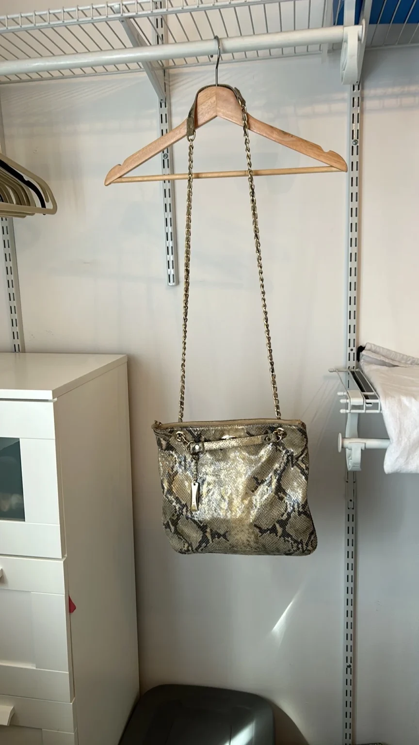 Image for Sac DKNY imprimé python – excellent état