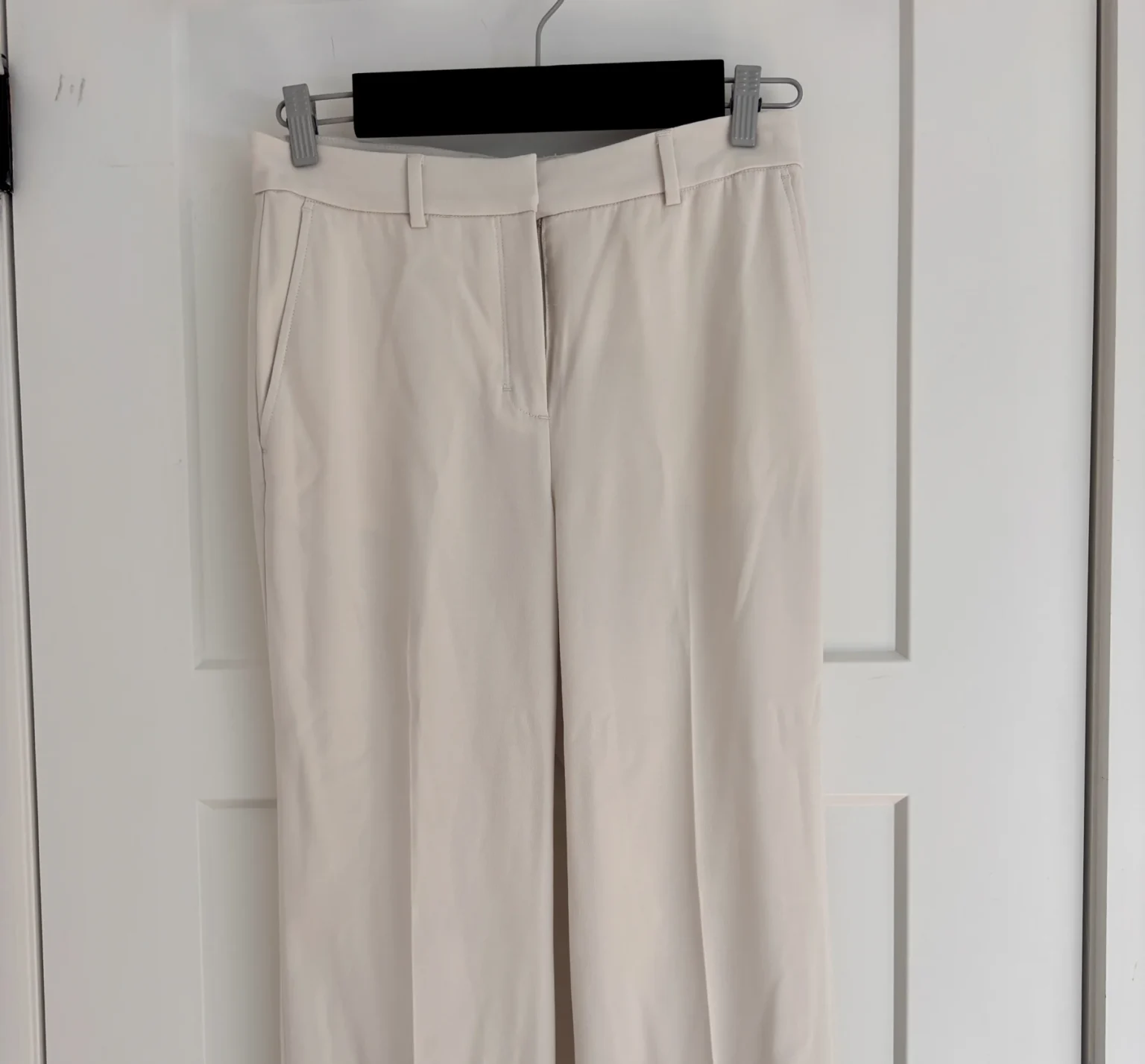 Featured image for Pantalon Babaton crop