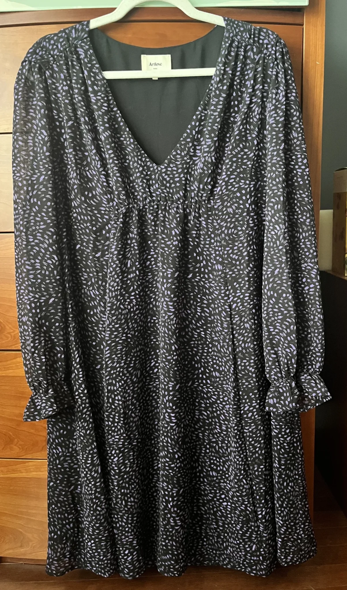 Featured image for Belle robe Artlove Paris noire doublée avec petits imprimés mauve