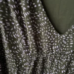Thumbnail for Belle robe Artlove Paris noire doublée avec petits imprimés mauve