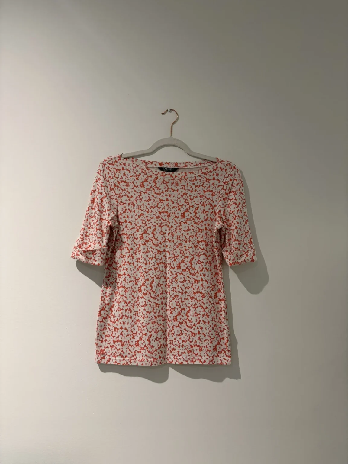 Featured image for T-shirt Lauren Ralph Lauren rouge-orangé à fleurs en coton stretch, col bateau, taille M