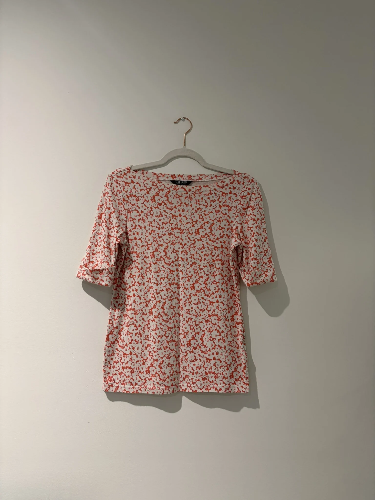 T-shirt Lauren Ralph Lauren rouge-orangé à fleurs en coton stretch, col bateau, taille M Ralph Lauren seconde main