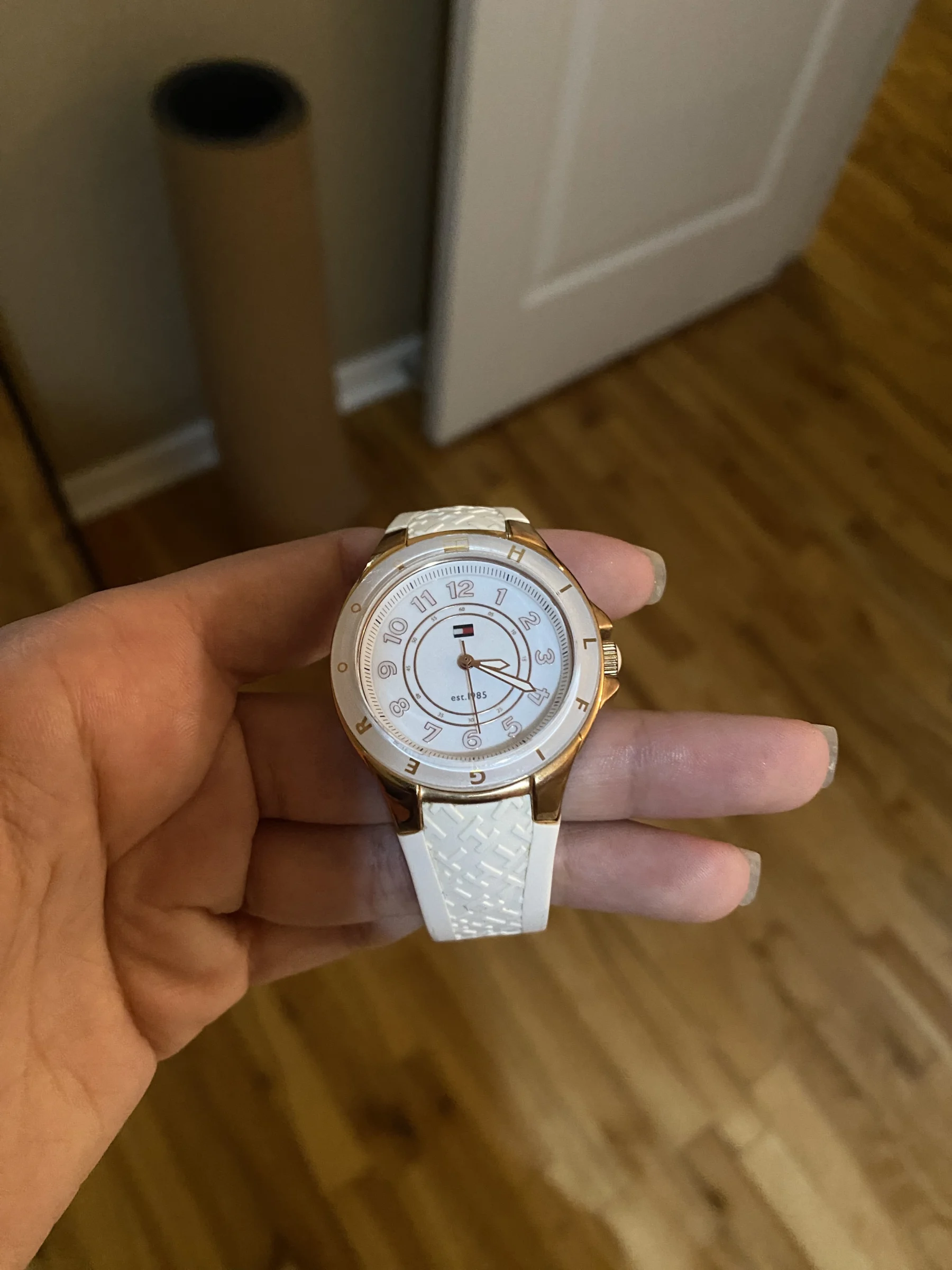 Montre Tommy Hilfiger blanche Tommy Hilfiger seconde main