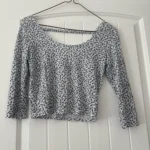 Featured thumbnail for Chandail fleuri crop top