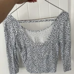Thumbnail for Chandail fleuri crop top