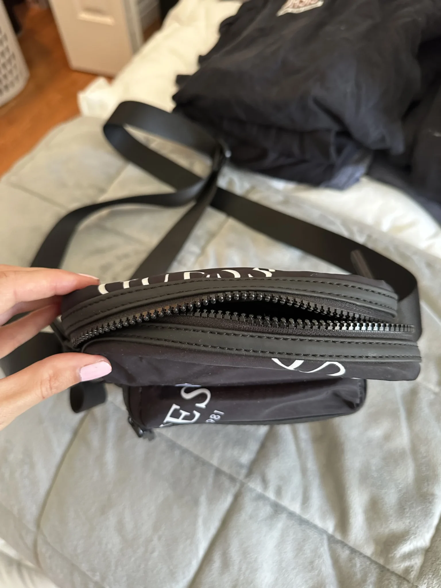Image for Petit sac Guess