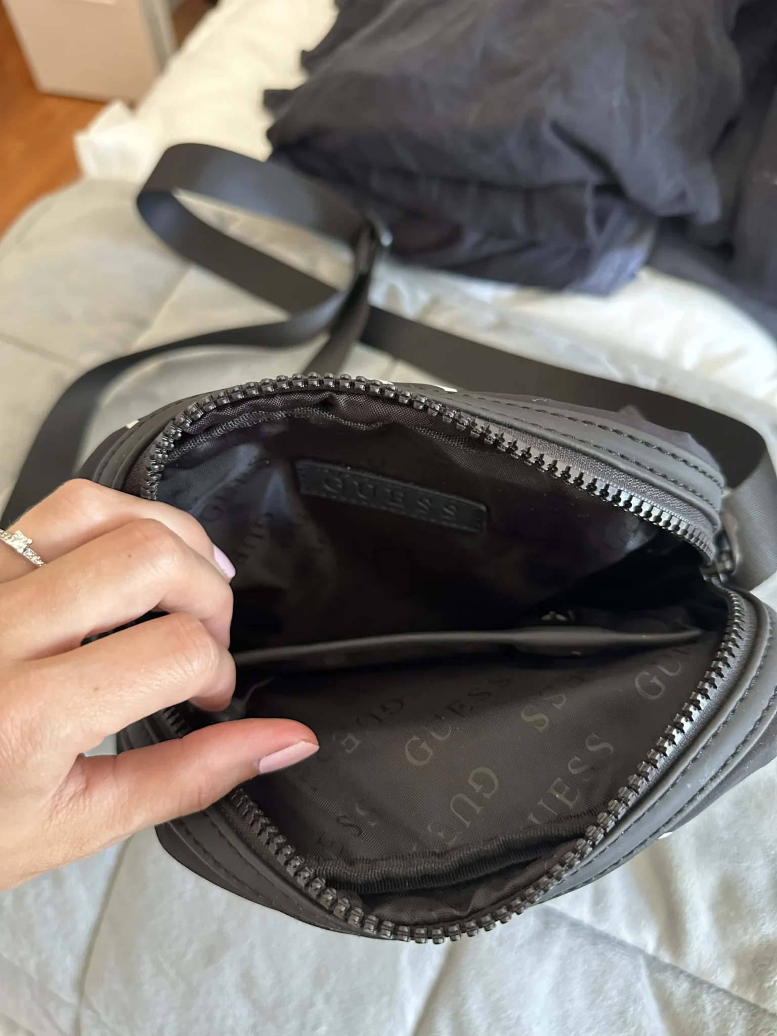 Image for Petit sac Guess
