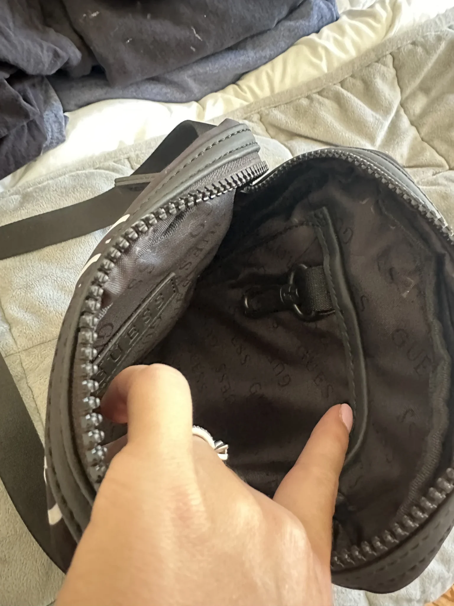 Image for Petit sac Guess