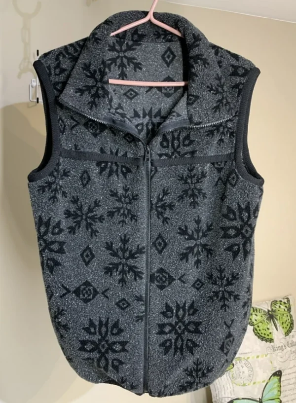 Featured image for Handmade sleeveless jacket