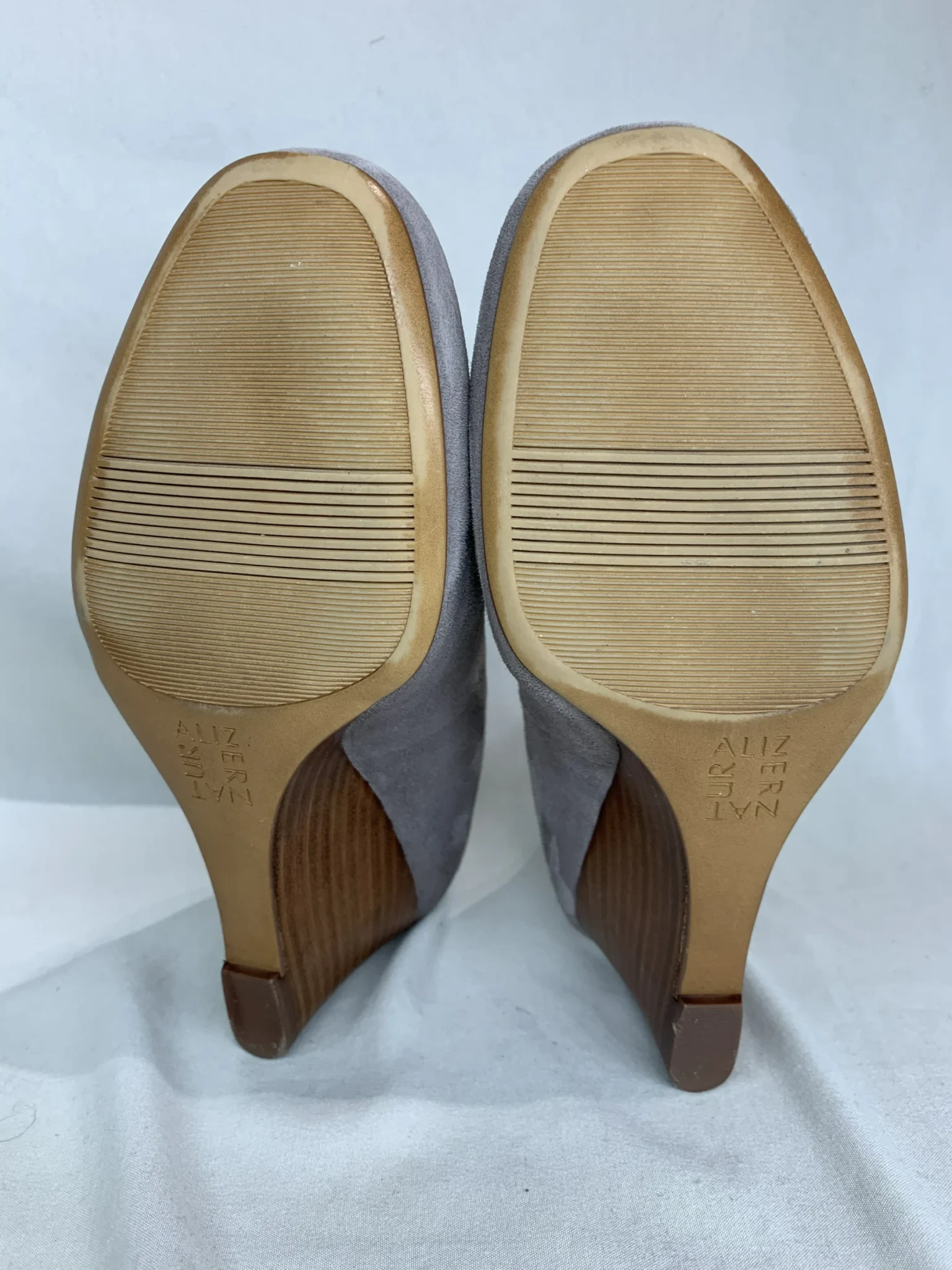 Image for Naturalizer faux suede shoes, size 5