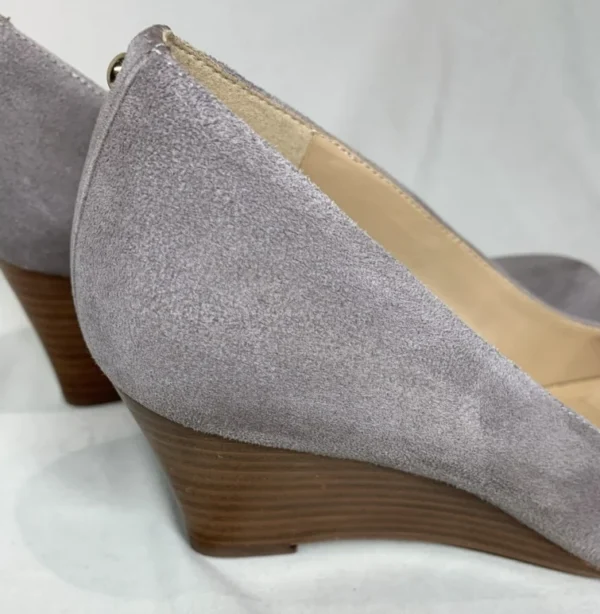 Image for Naturalizer faux suede shoes, size 5