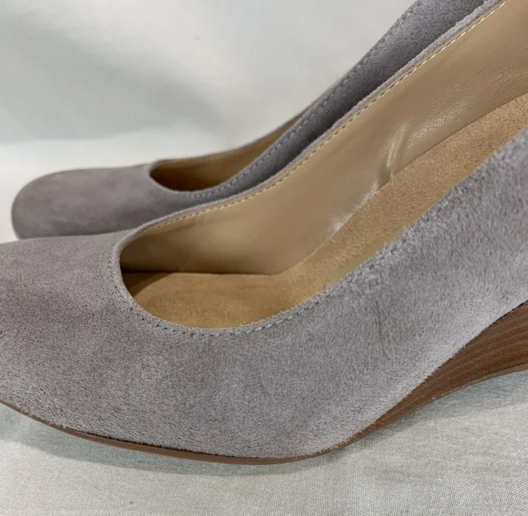 Image for Naturalizer faux suede shoes, size 5