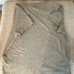 Thumbnail for T-shirt Everlane gris