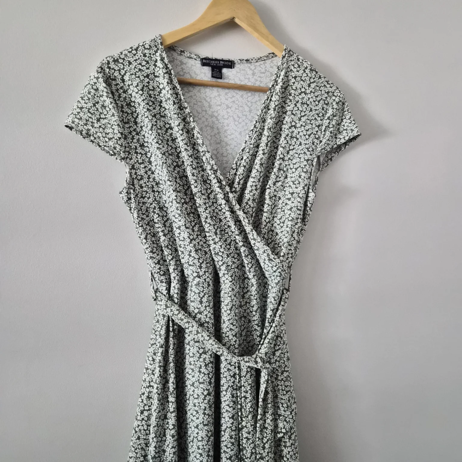 Image for Robe cache-coeur fleuries