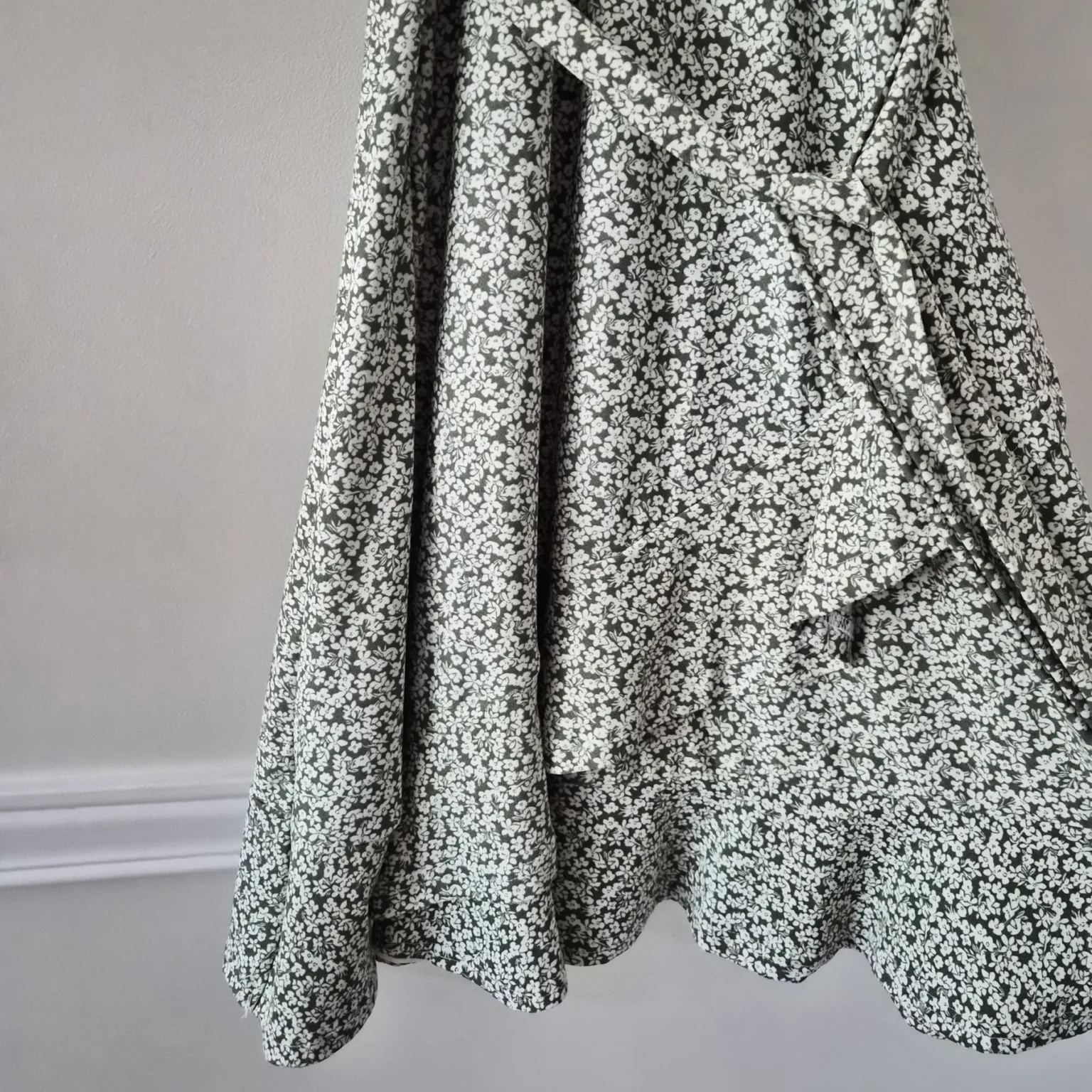 Image for Robe cache-coeur fleuries