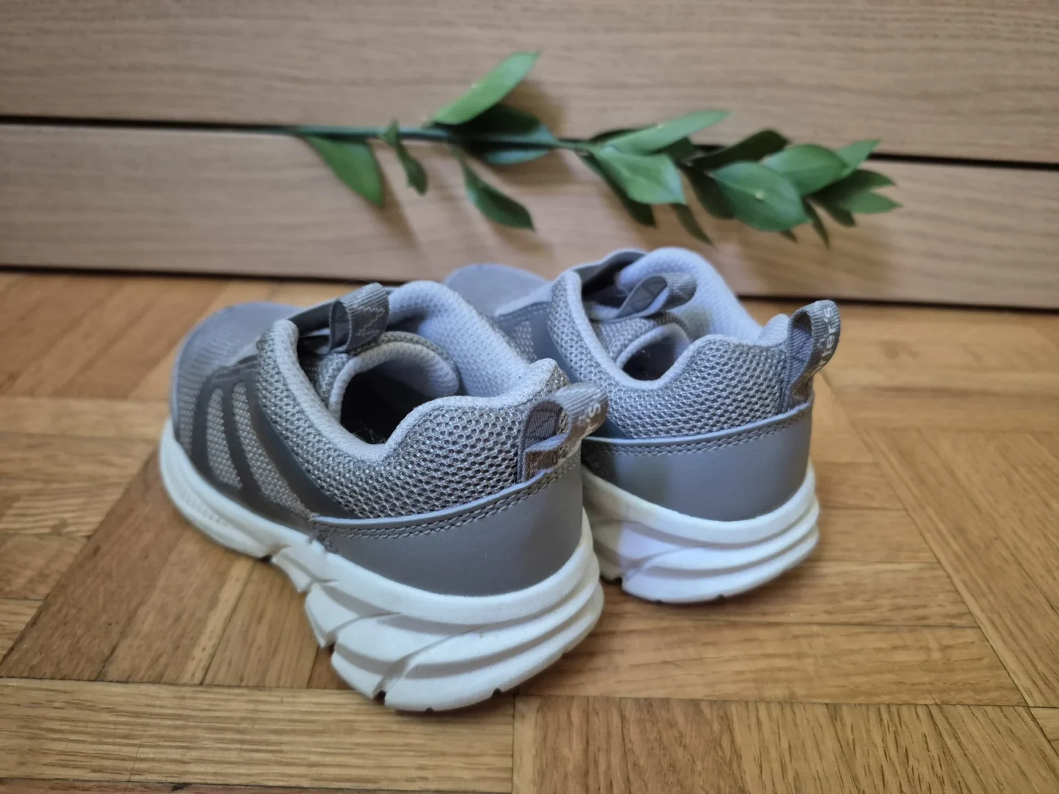 Image for Baskets gris pour bébé/toddler