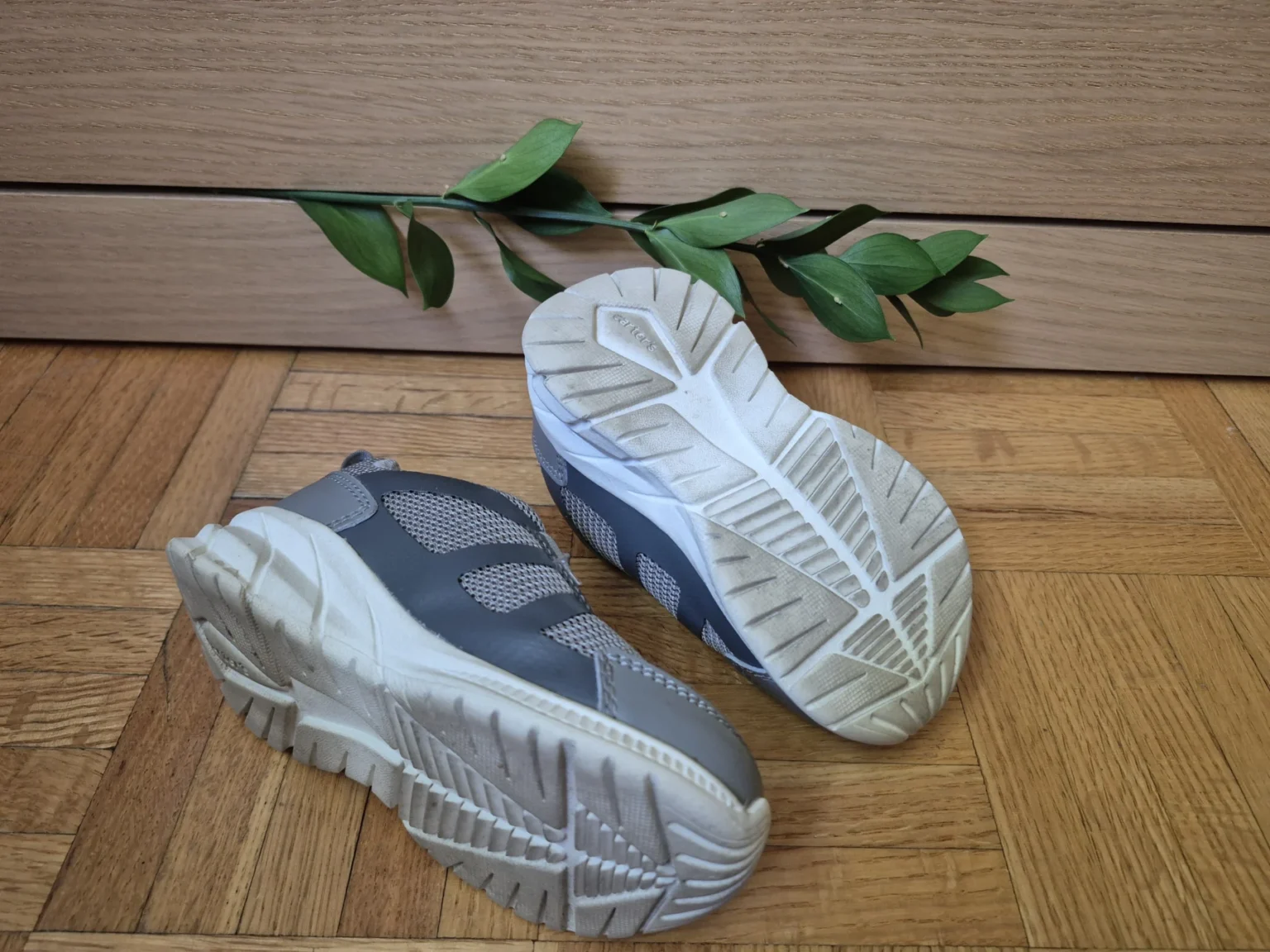 Image for Baskets gris pour bébé/toddler