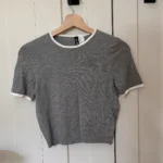 Featured thumbnail for t-shirt maille fine gris col blanc