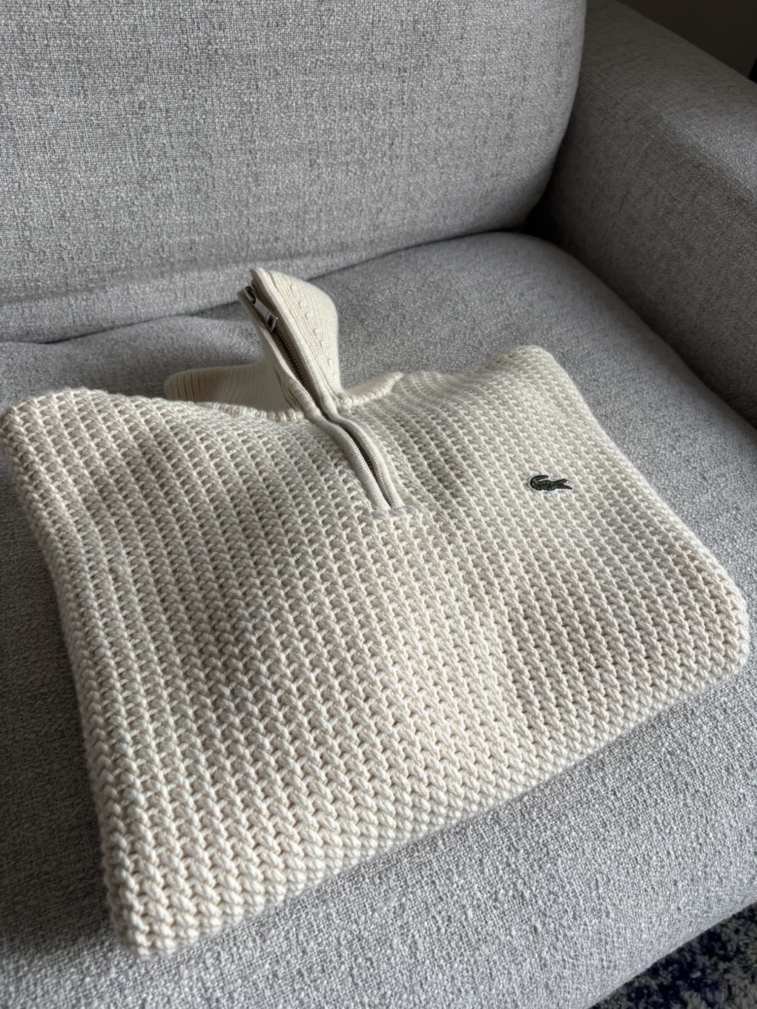 Featured image for Chandail en tricot Lacoste