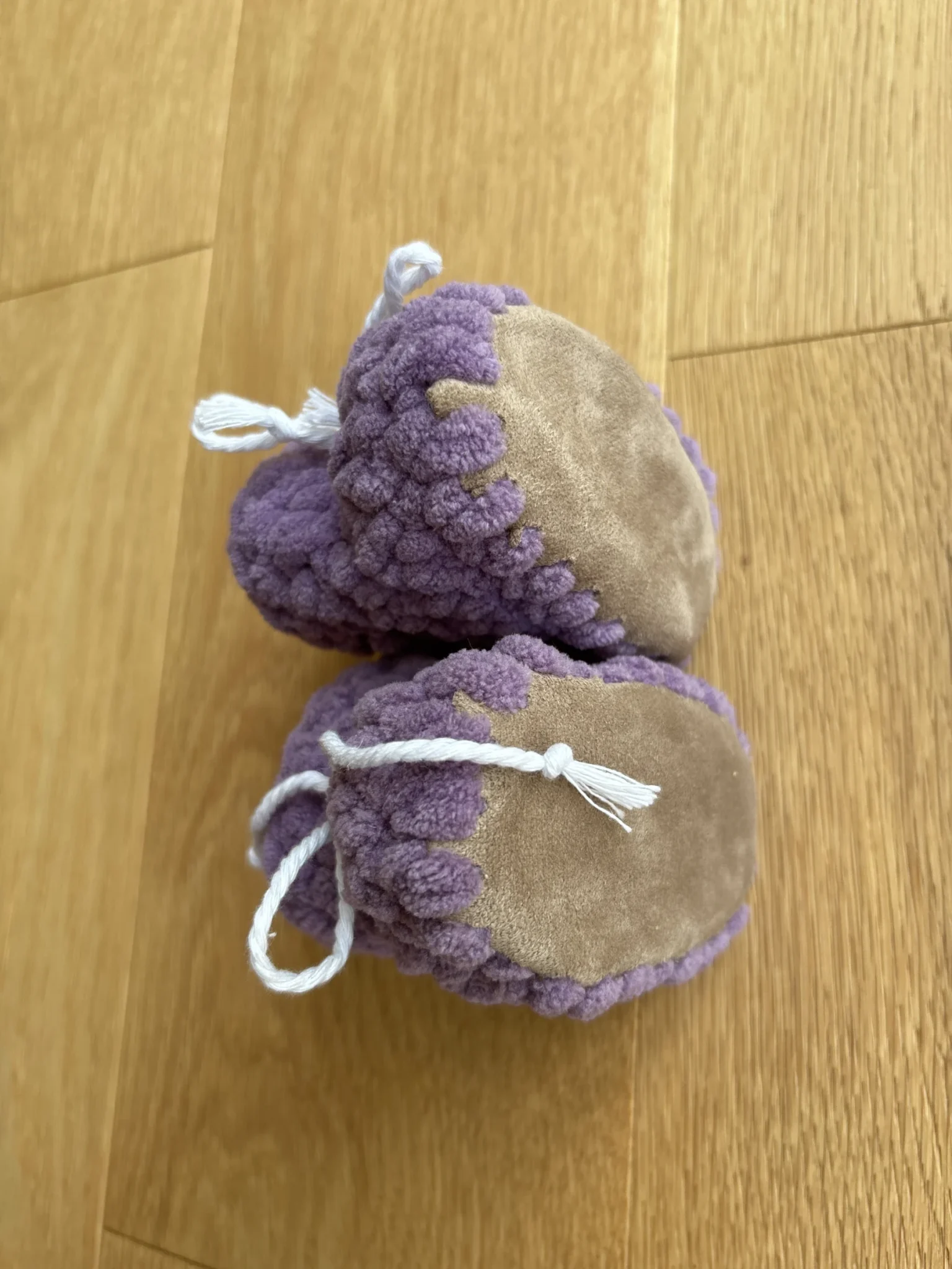 Image for Pantoufles et mitaines pour bébé