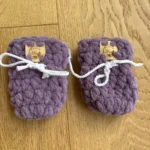 Thumbnail for Pantoufles et mitaines pour bébé