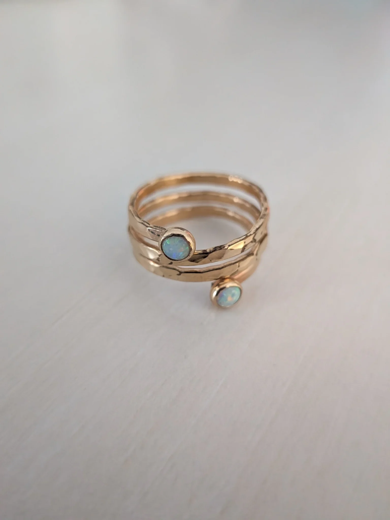Featured image for Bague avec opales