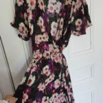 Featured thumbnail for Robe portefeuille fleurie Reitmans grandeur médium