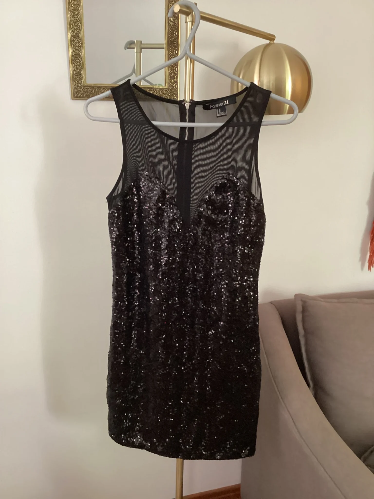Featured image for Robe noire à sequins