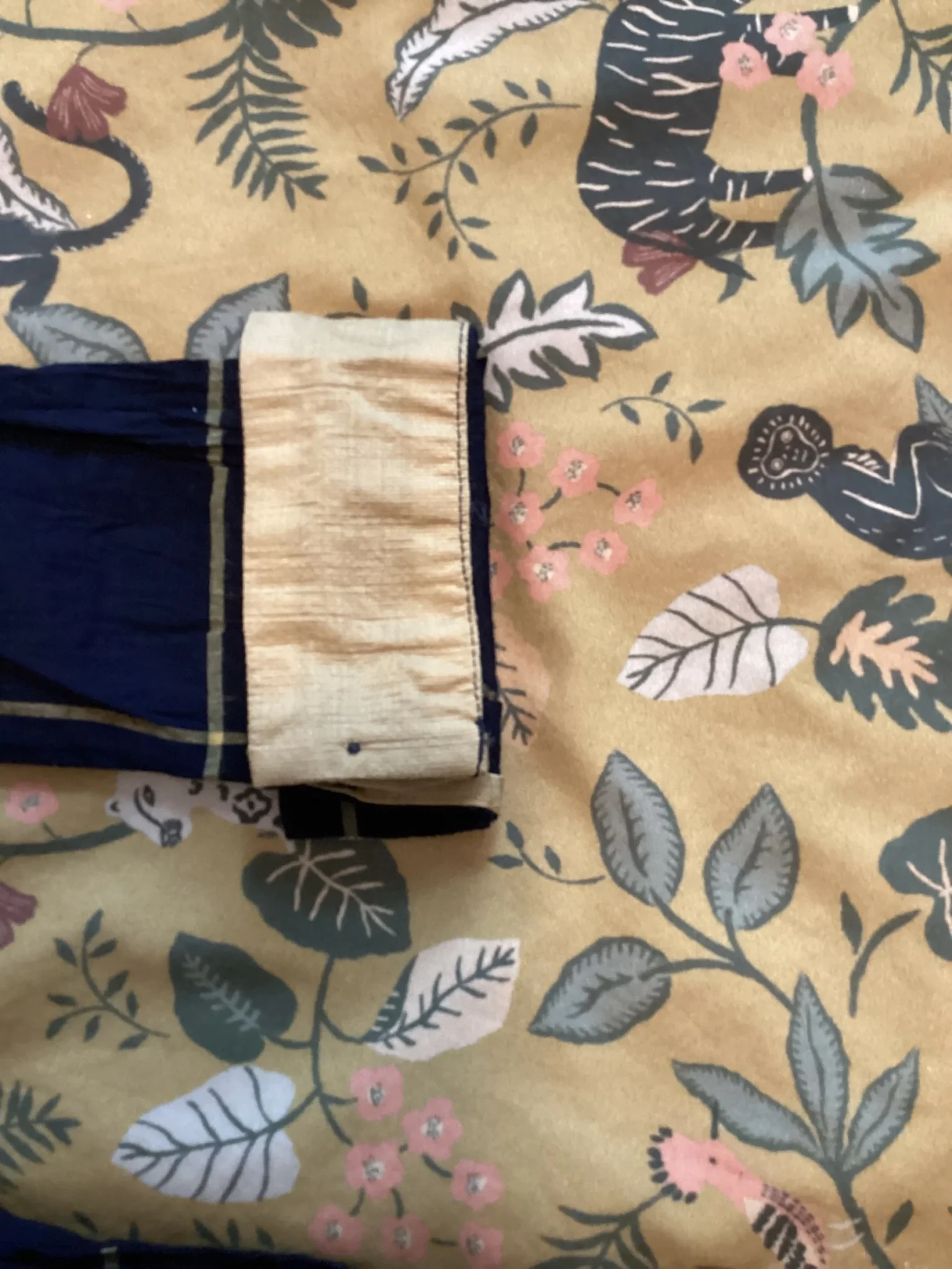 Image for Tunique bleue avec lignes jaunes/dorées