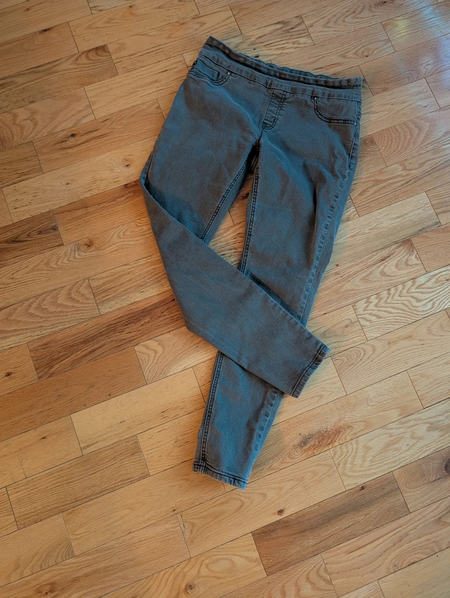 Featured image for Jeans gris
