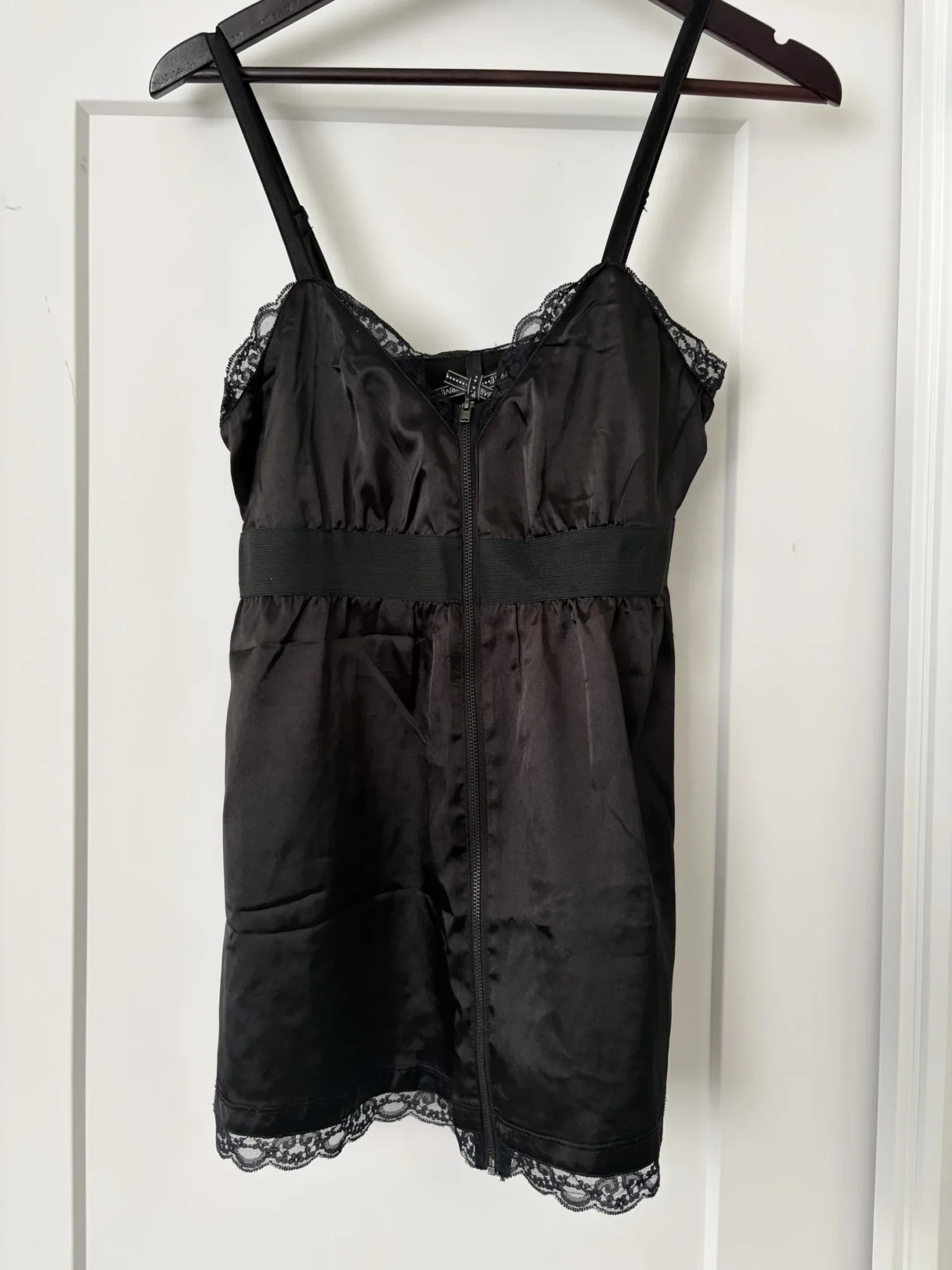 Featured image for Camisole noire satinée FOXY JEANS