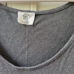 Thumbnail for Camisole grise avec dentelle dans le bas