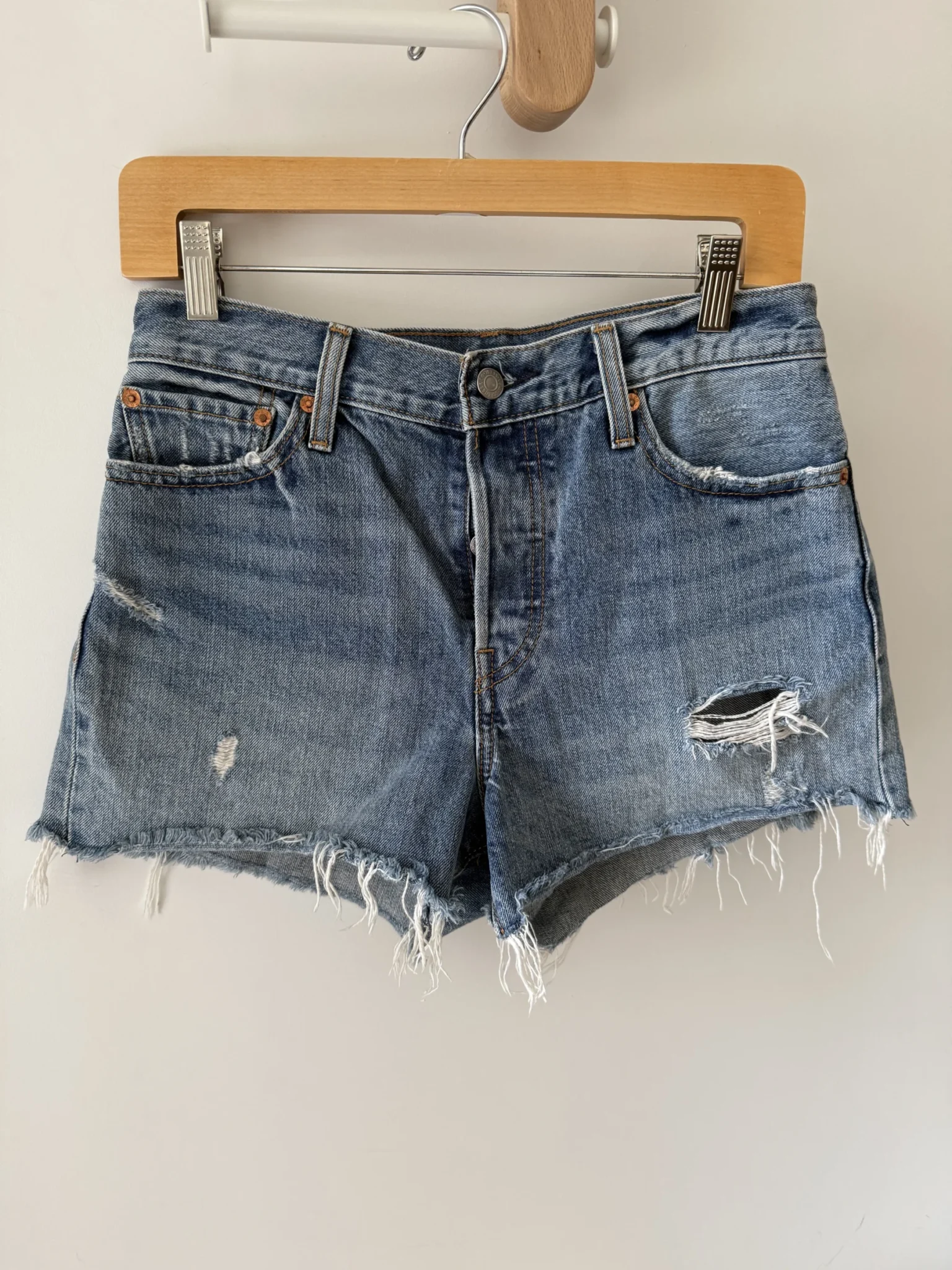 Featured image for Levis Wedgie Shorts en denim