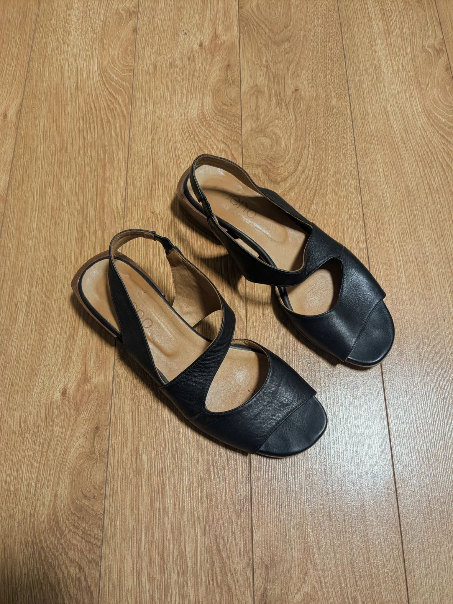 Featured image for Sandales en cuir Bueno - Femme - Taille 40 - Talon 1,5 po