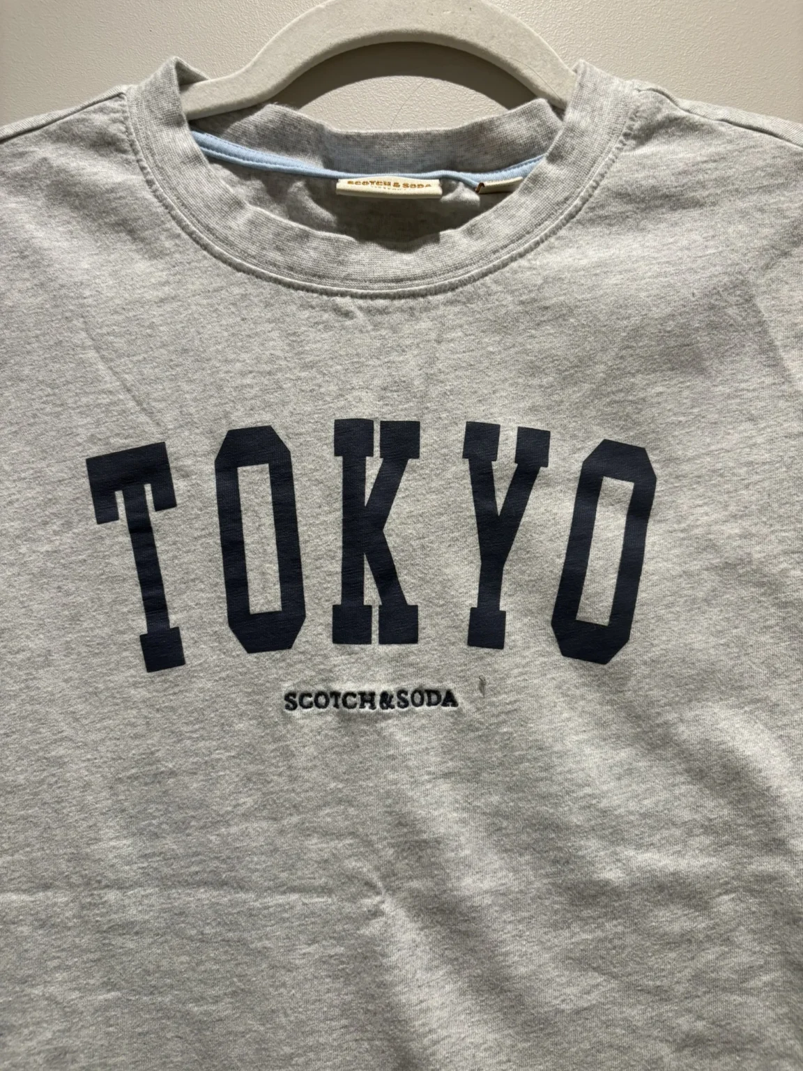 Image for T-shirt Scotch & Soda pour femme, coupe carrée, motif Tokyo, taille XS