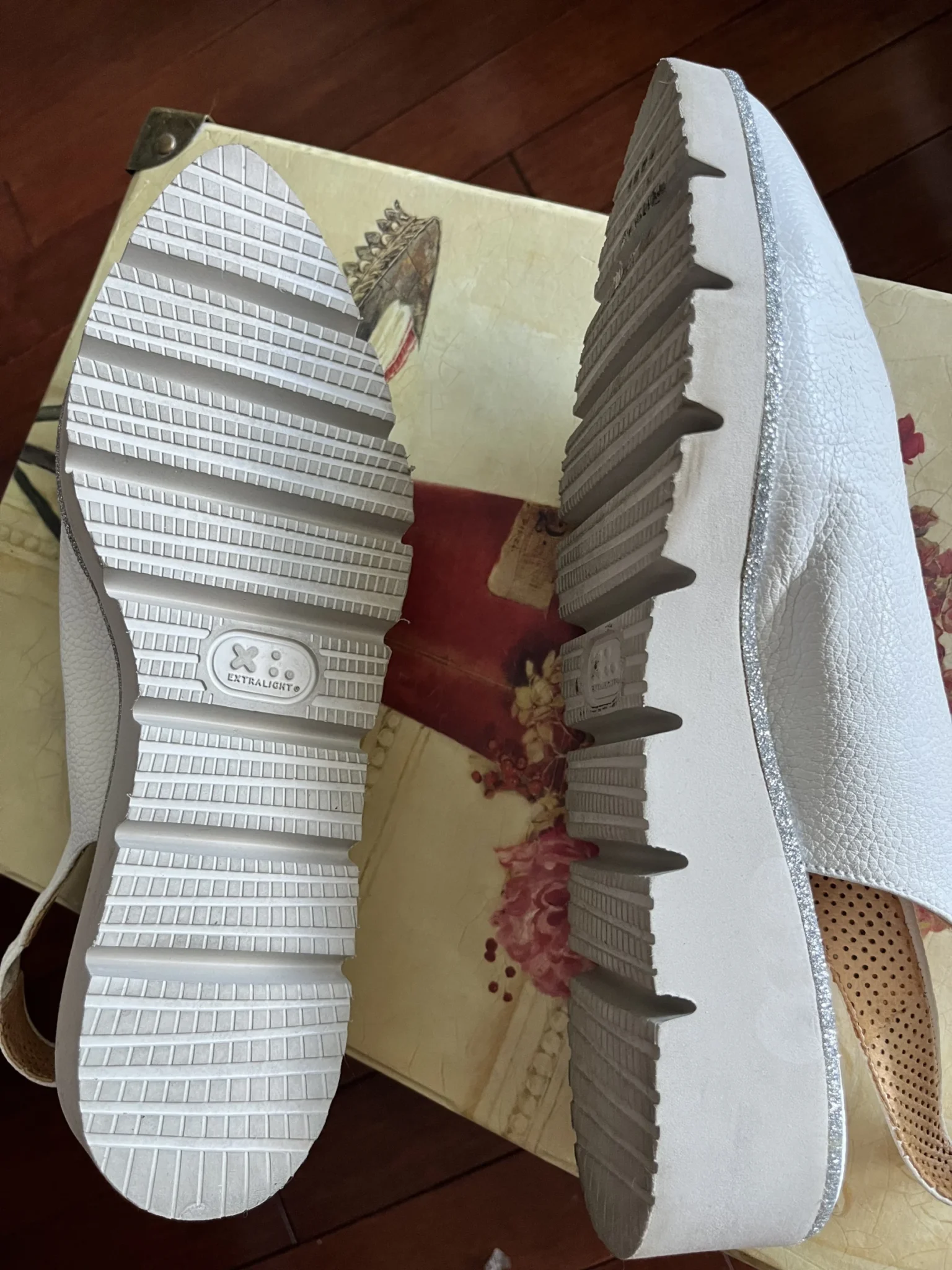 Image for Belles sandales blanches + ligne fine argent GADEA 8.5
